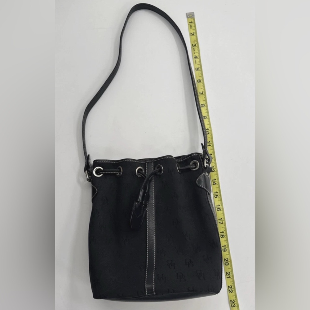 Vintage Dooney & Bourke Bucket Bag Purse Black Crossbody Logo Leather Canvas Y2K - Picture 5 of 12